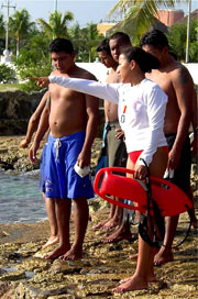 Lifeguard instructor explains rescue techniques